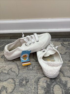 Kids White Lace-Back Canvas Sneakers
